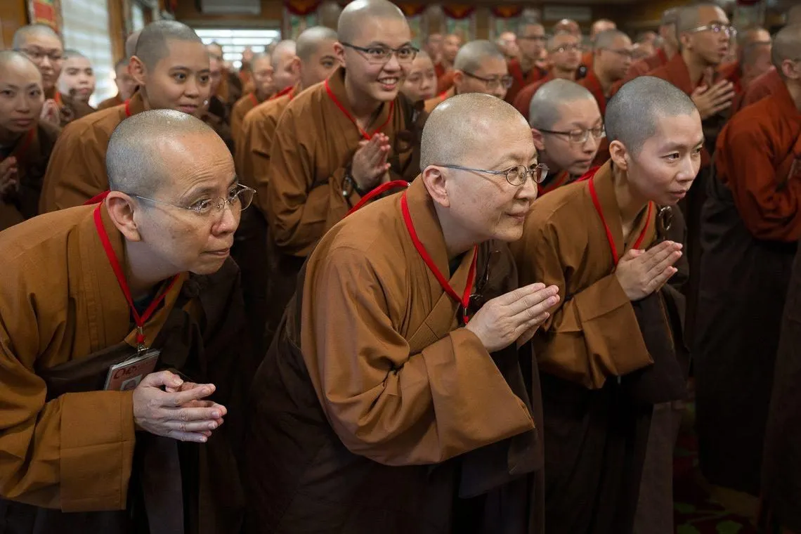 Monks and nuns watching His Holiness arrive
